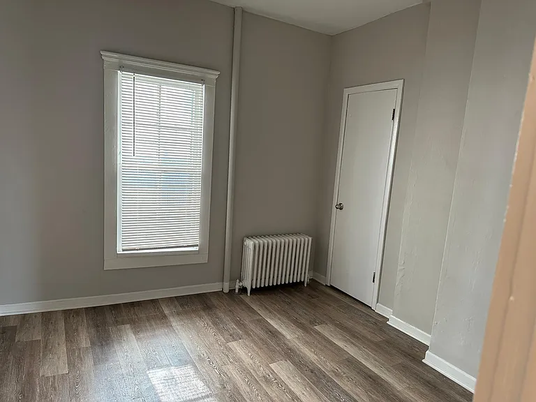 149 College St — Photo 13
