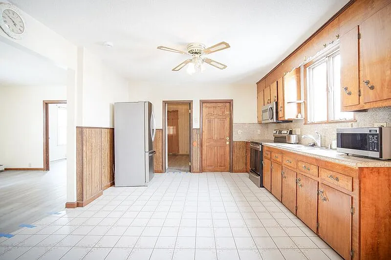 4 bed, 2000 sqft, $2,200 — Photo 3