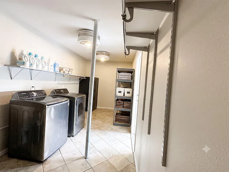 302 Morningside Dr — Photo 20