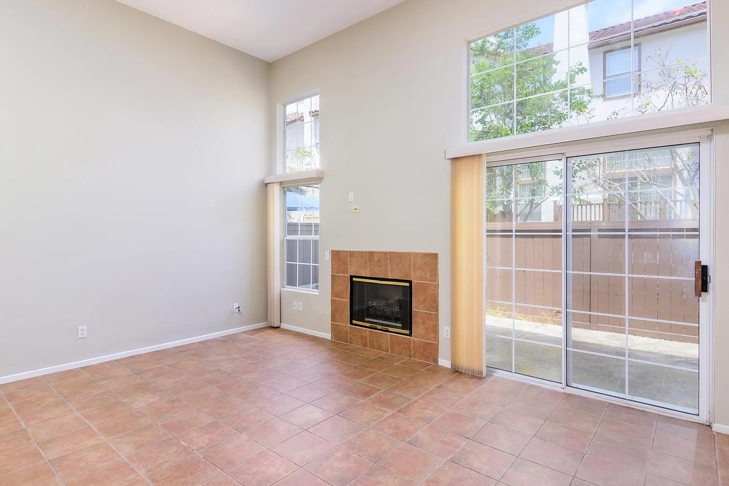 3 bed, 2.5 bath, 1553 sqft, $4,250 — Photo 2