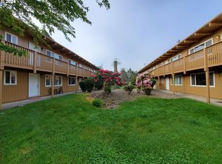 1260 10th St APT 21, Florence, OR