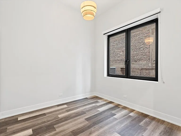 2318 N Clark St #305 — Photo 9
