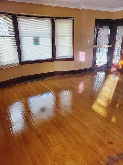 1st image of 10905 Eliot Ave