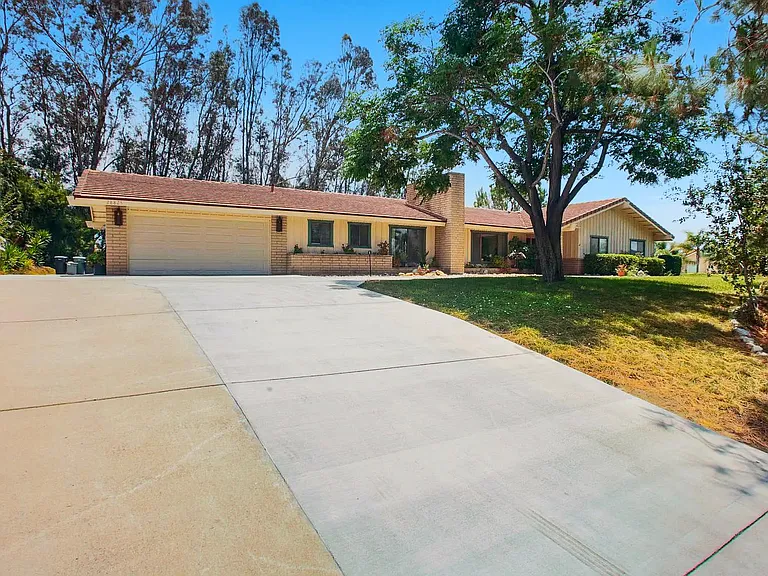 View of the front of the home from the northwest corner (Via Norte).