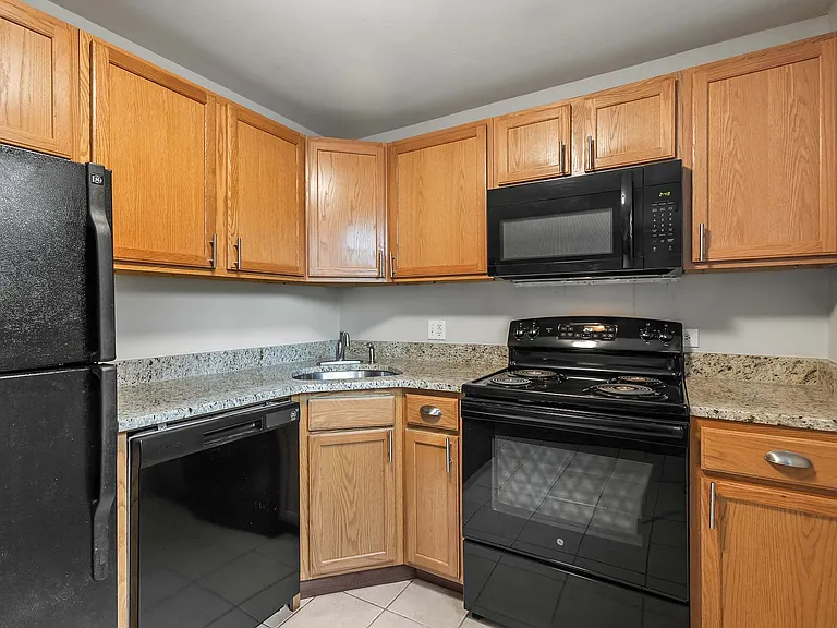 1333 N York St — Photo 25