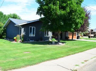 623 N River Ave, Glendive, MT 59330