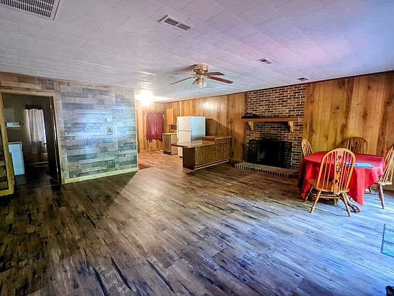 5th image of 572 West Dr