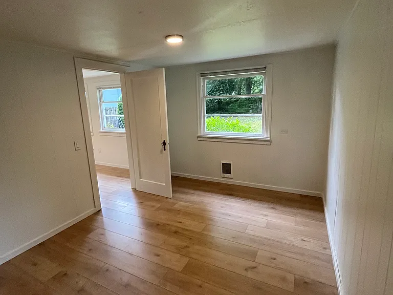 2356 Erlands Point Rd NW — Photo 7