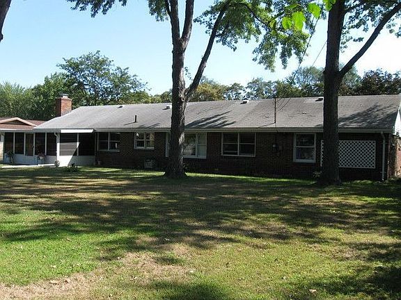 3rd image of 7115 Glenmore Dr