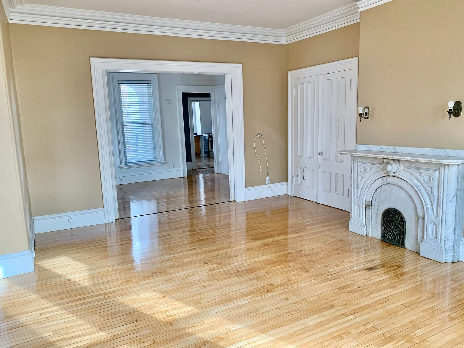 2 bed, 1.5 bath, 1350 sqft, $3,200 — Photo 2