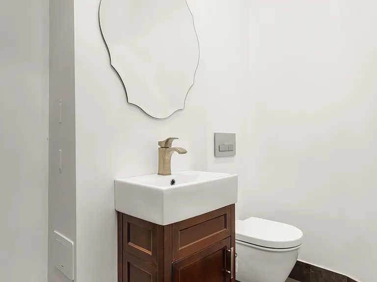262 W 25th St #1 — Photo 8
