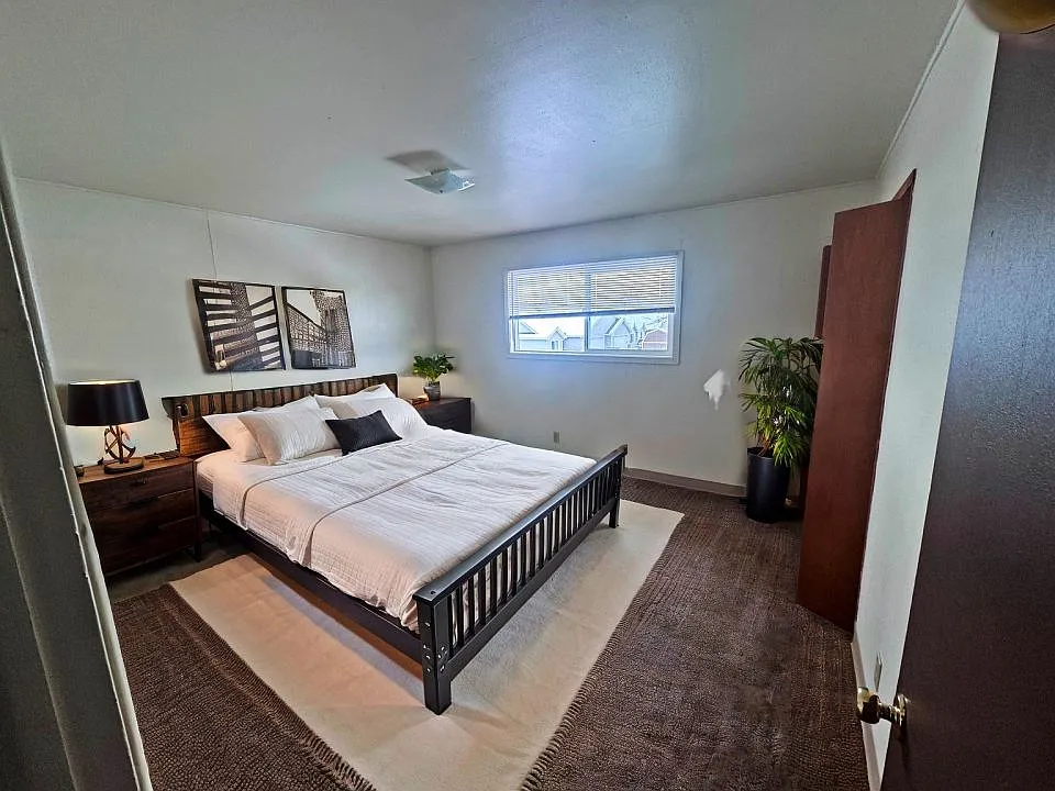 2 bed, 1.0 bath, $995 — Photo 3