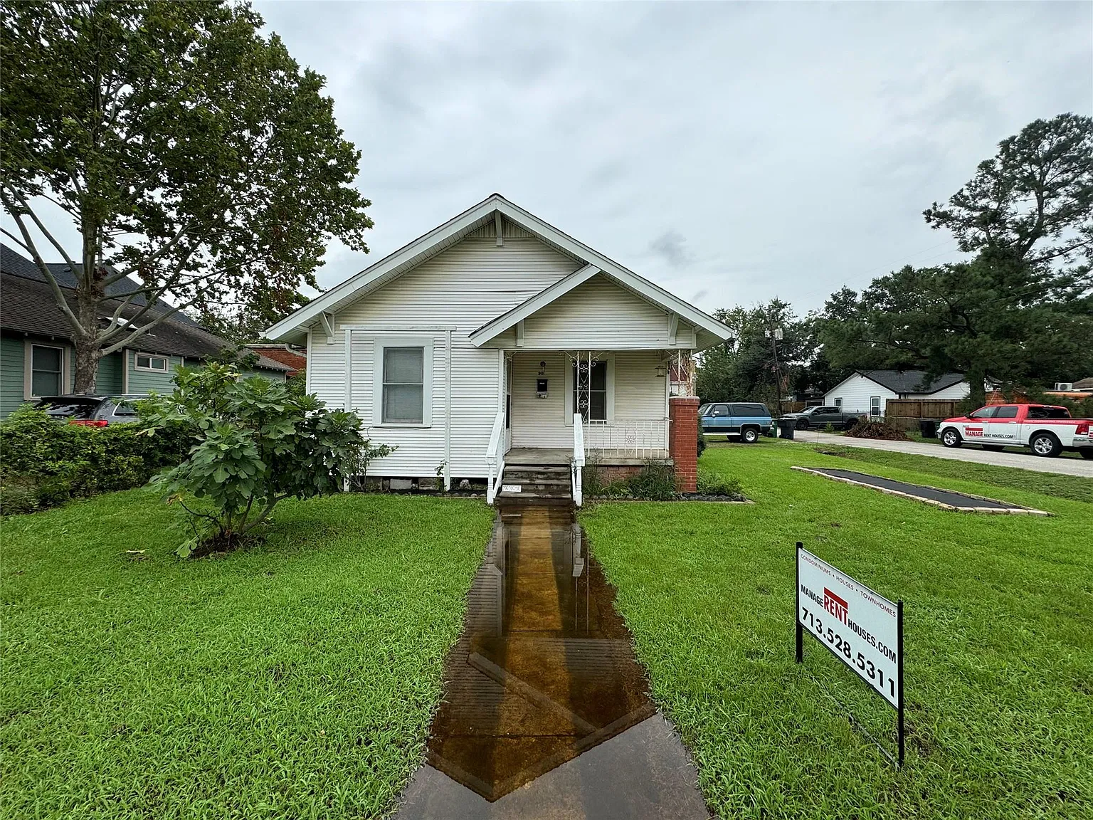 2 bed, 1.0 bath, 1100 sqft, $1,600 — Photo 2