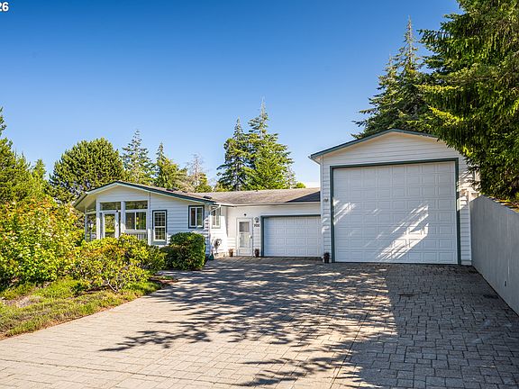 2nd image of 900 Lillie Circle Dr