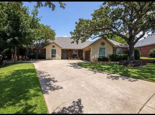 203 Brianne Ct, Joshua, TX 76058