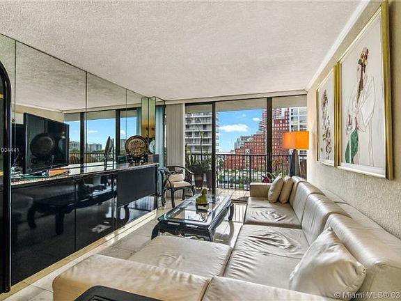 5th image of 1450 Brickell Bay Dr APT 908