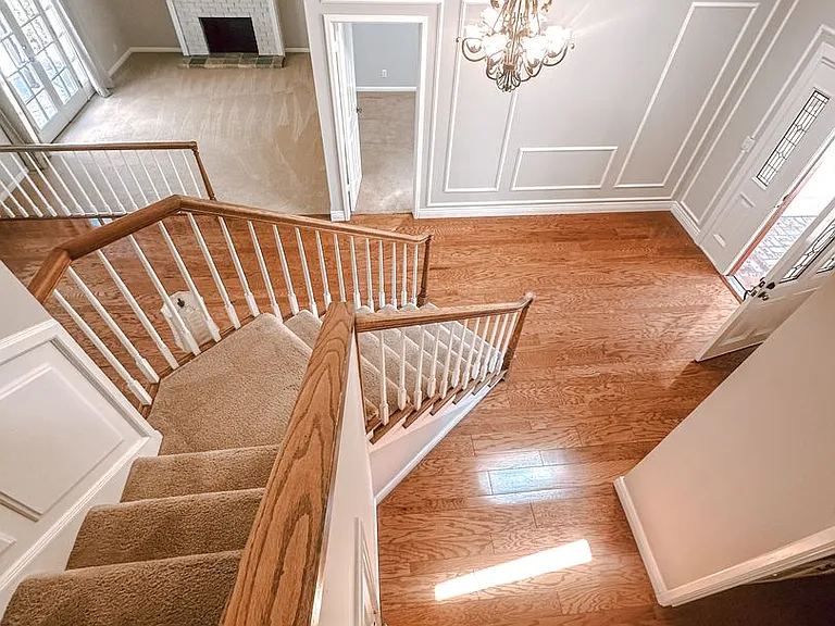 870 Saturn Way — Photo 2