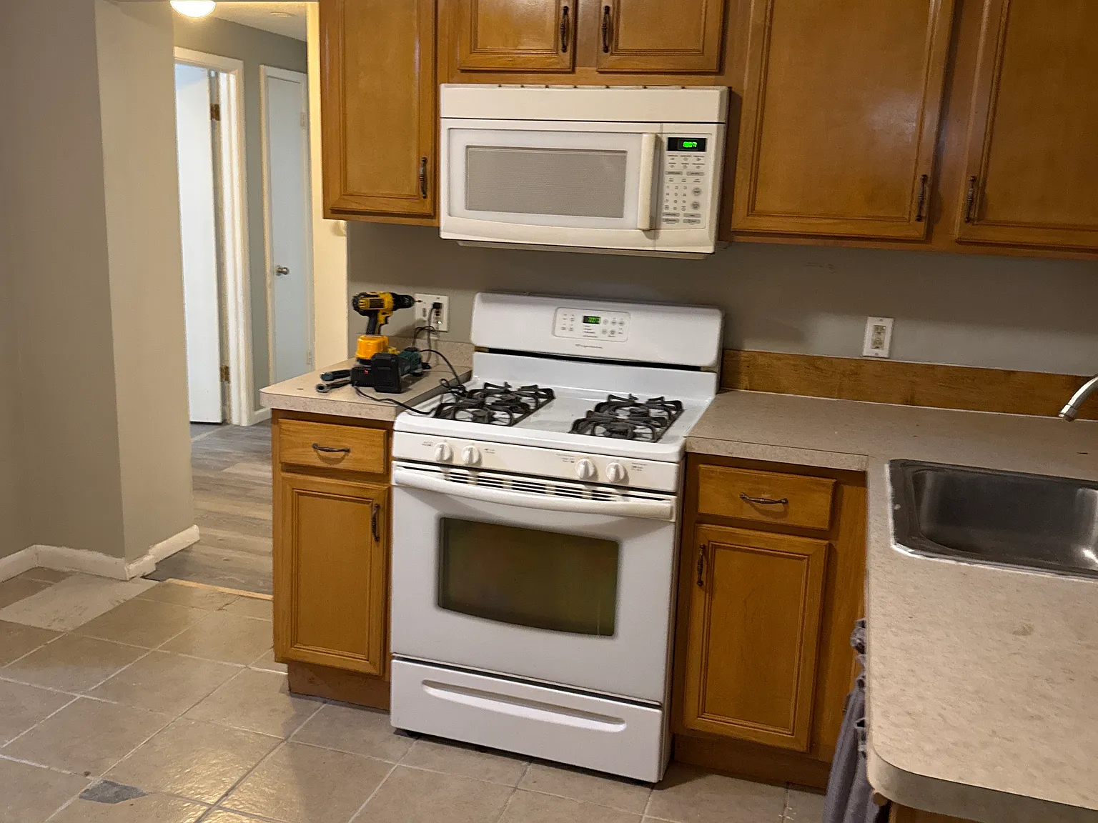 3 bed, 2112 sqft, $1,750 — Photo 2