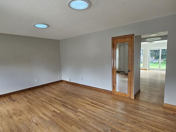 2nd image of 236 Harrison St