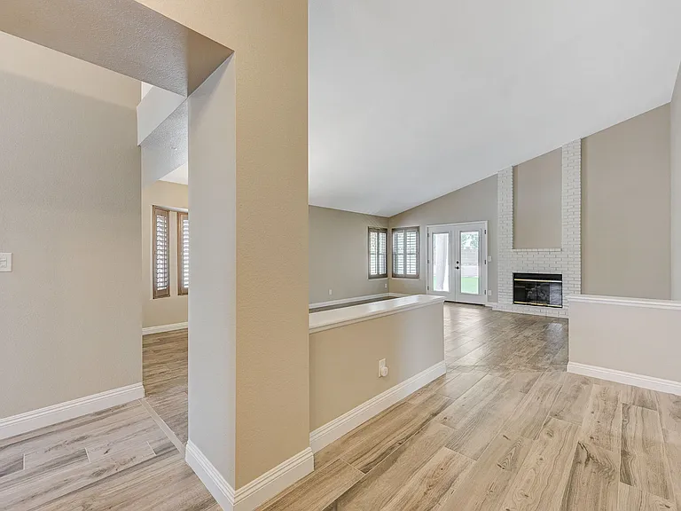 272 Comfort Dr — Photo 4