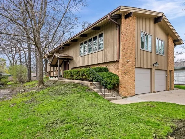 2374 N Westwood Ln, Palatine, IL 60074