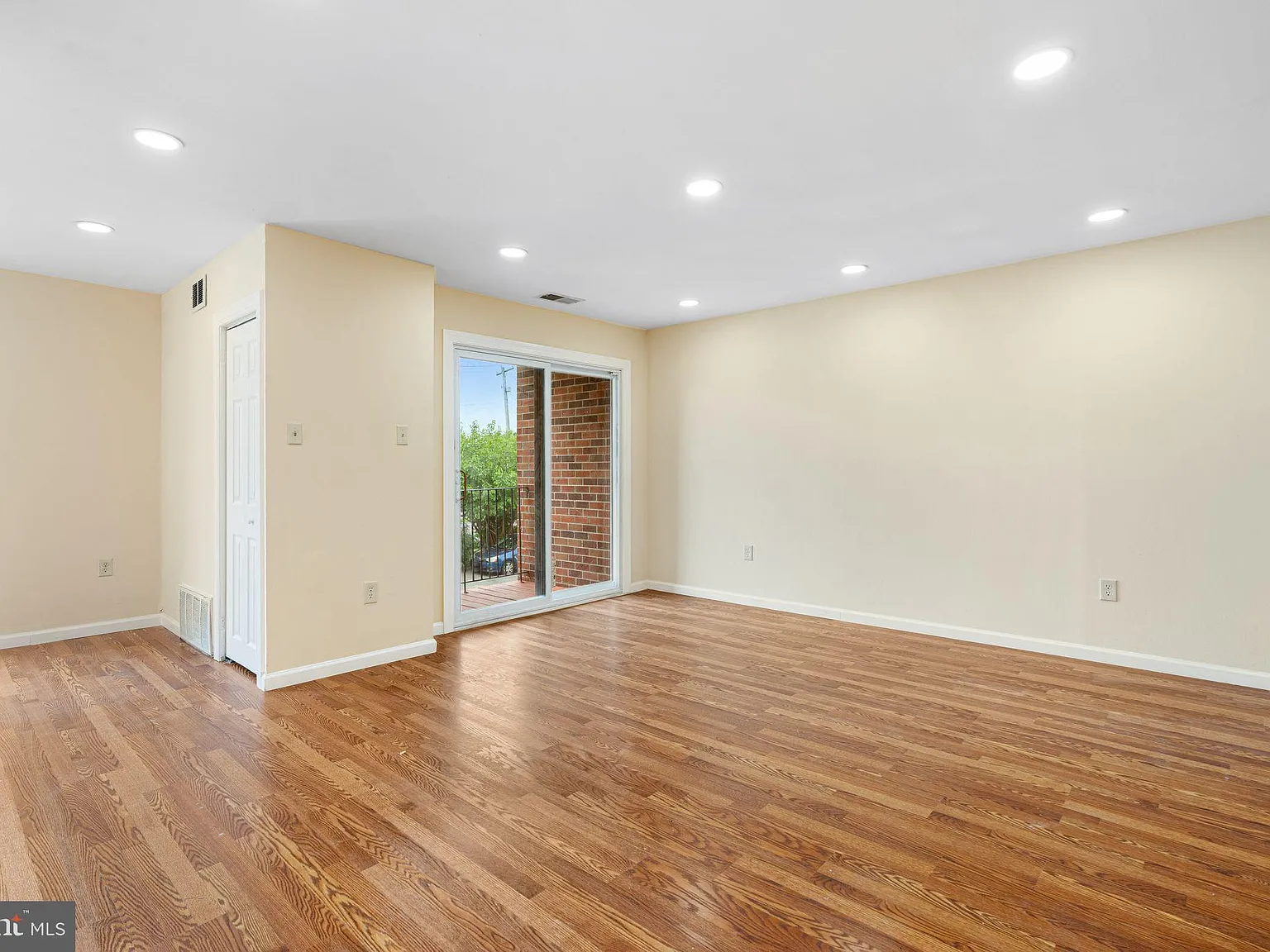 2 bed, 1116 sqft, $1,800 — Photo 2