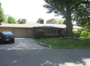 690 East Dr, Seymour, IN 47274