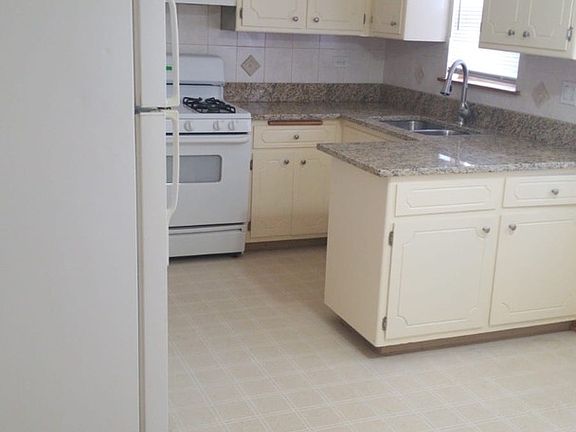 4th image of 7414 N Harlem Ave #6