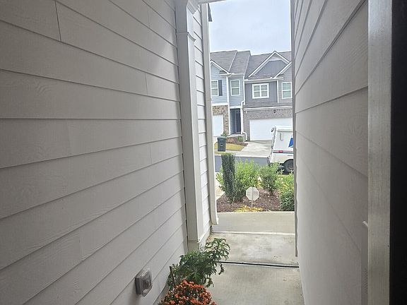 4th image of 364 Stoneybrook Dr