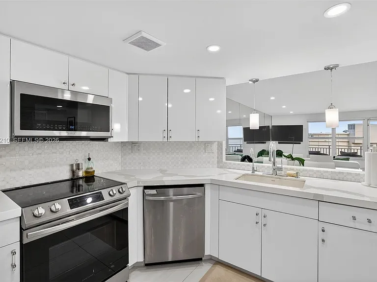 3000 E Sunrise Blvd #14C — Photo 7