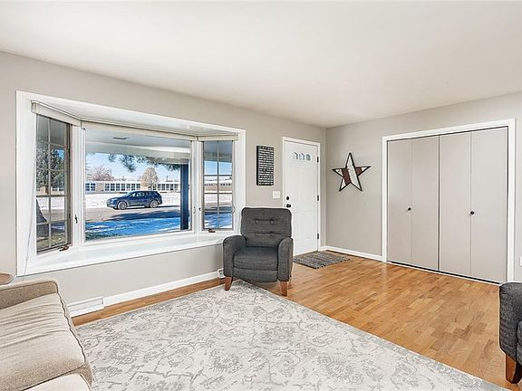3rd image of 127 Lexington Dr