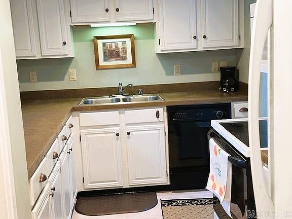 5th image of 601 Woodlawn Dr APT 8