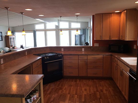Spacious/Open Kitchen w/View
