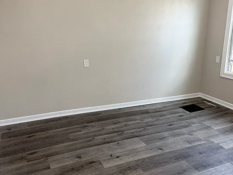 228 N Main St — Photo 8