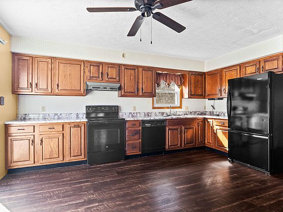 2nd image of 900 Don St
