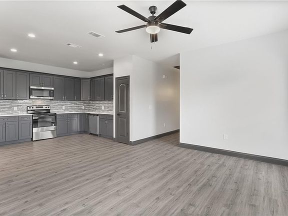 3rd image of 3227 Toledano St