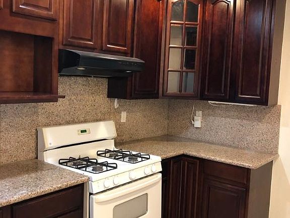 4th image of 123 N 10th St