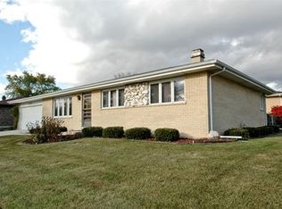 545 Fawn Ct, Carol Stream, IL 60188