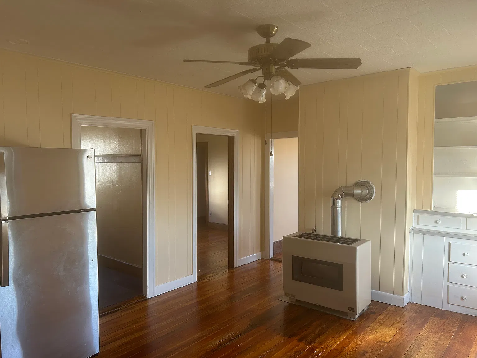 3 bed, 1185 sqft, $1,950 — Photo 4