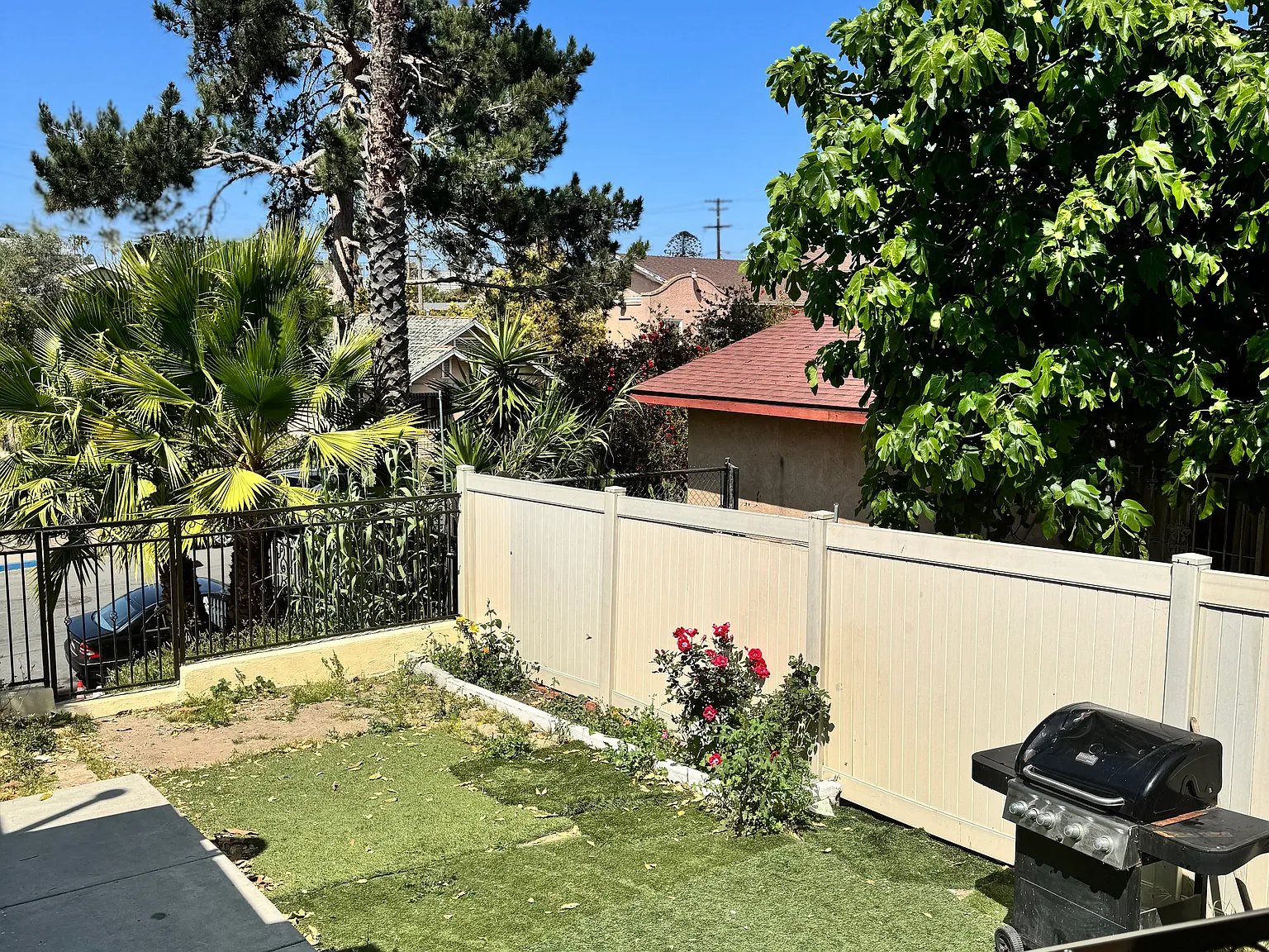 3863 Franklin Ave — Photo 2