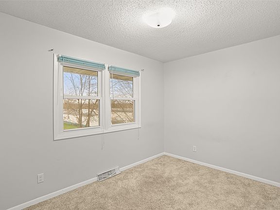 5th image of 700 S 2nd St