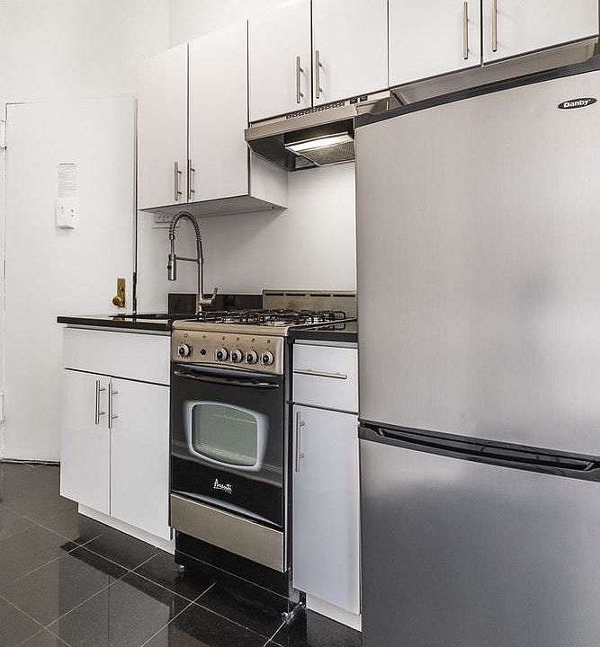 2nd image of 174 Thompson St #4R