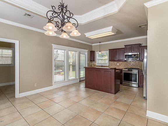 5th image of 113 Shadowbrook Ln