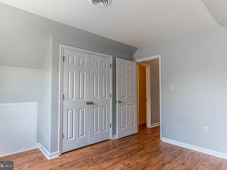 121 Nottingham Ct — Photo 37