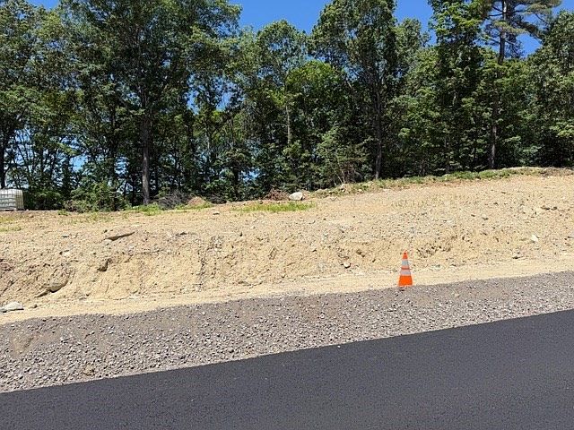 2nd image of 10 E Meadow Ln #10