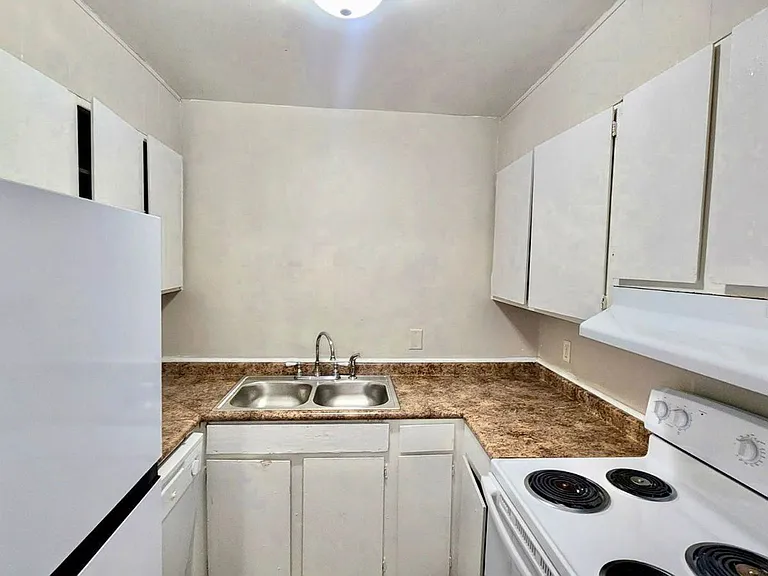 Riverbend Apartments — Photo 64