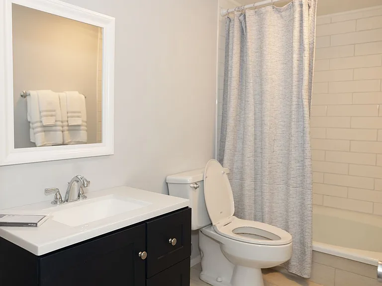1046 Seacliff Dr N — Photo 7