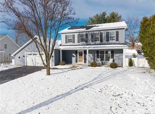 5914 King Hill Dr, Farmington, NY 14425