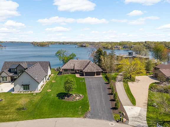 2nd image of 15283 Edgewater Cir NE