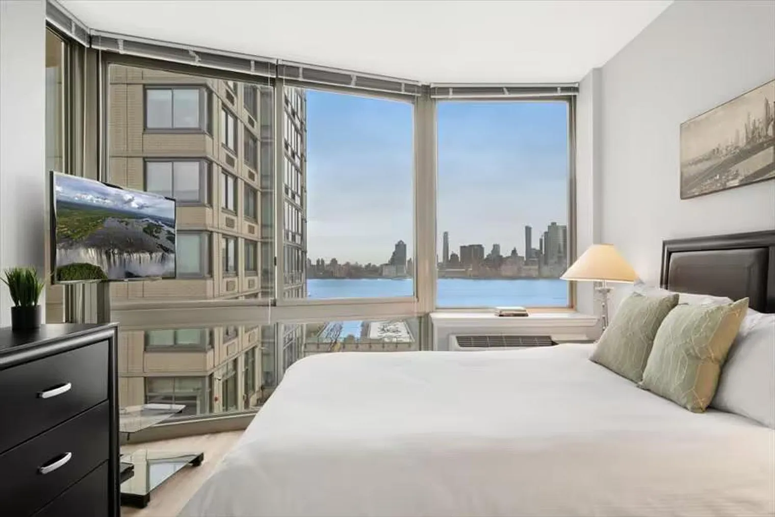 1 bed, 1.0 bath, 785 sqft, $7,950 — Photo 4